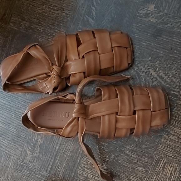 BNIB NWT Hereu Bena sandals in tan - Picture 6 of 9